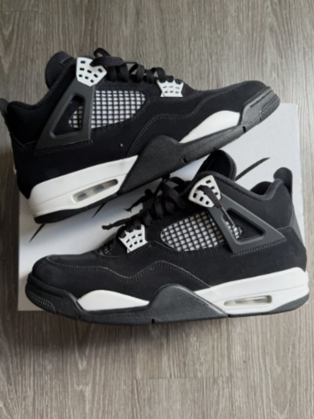 Air Jordan 4 Retro White Thunder